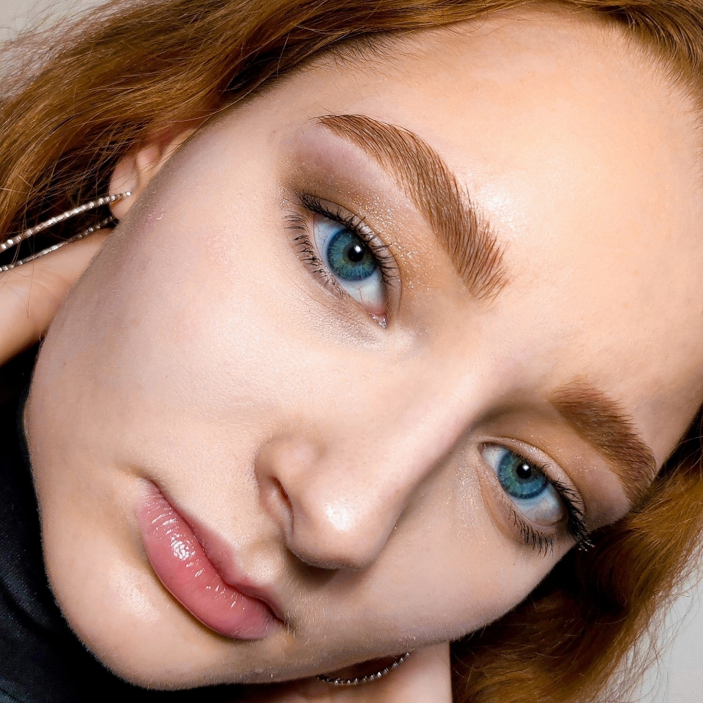 Окрашивание бровей краской с коррекцией