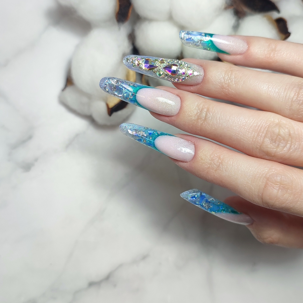 Арочное наращивание ногтей