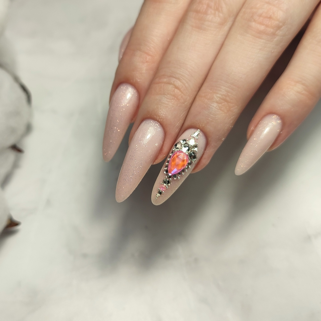 Коррекция длинных ногтей от 3 размера