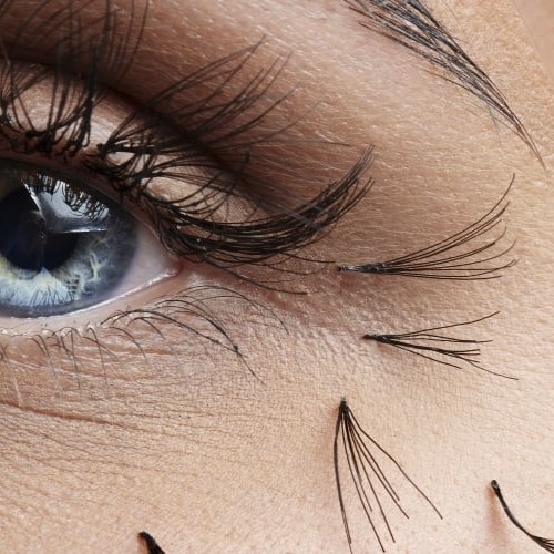 Снятие наращенных ресниц