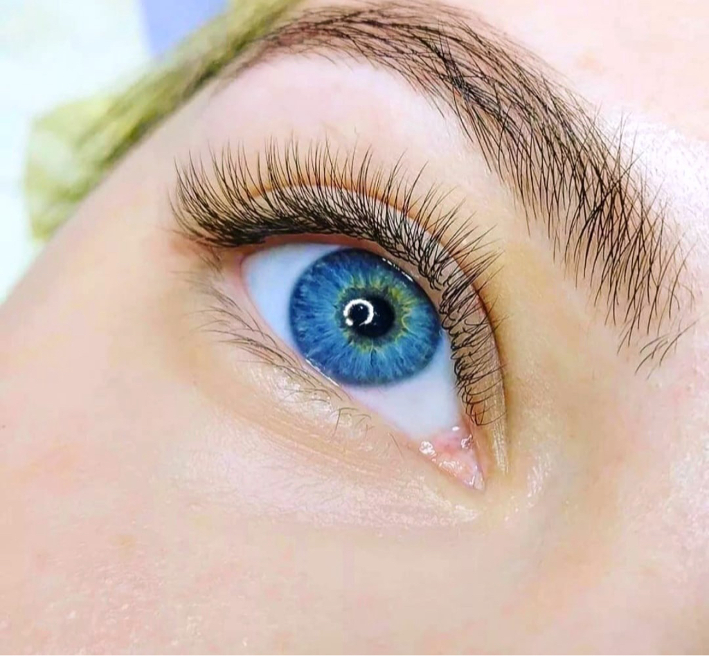 Наращивание ресниц Классический объем