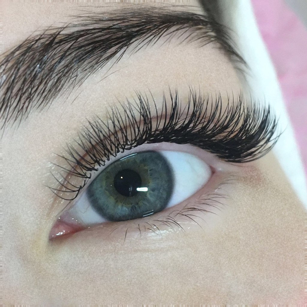 Наращивание ресниц  Полуторный объем