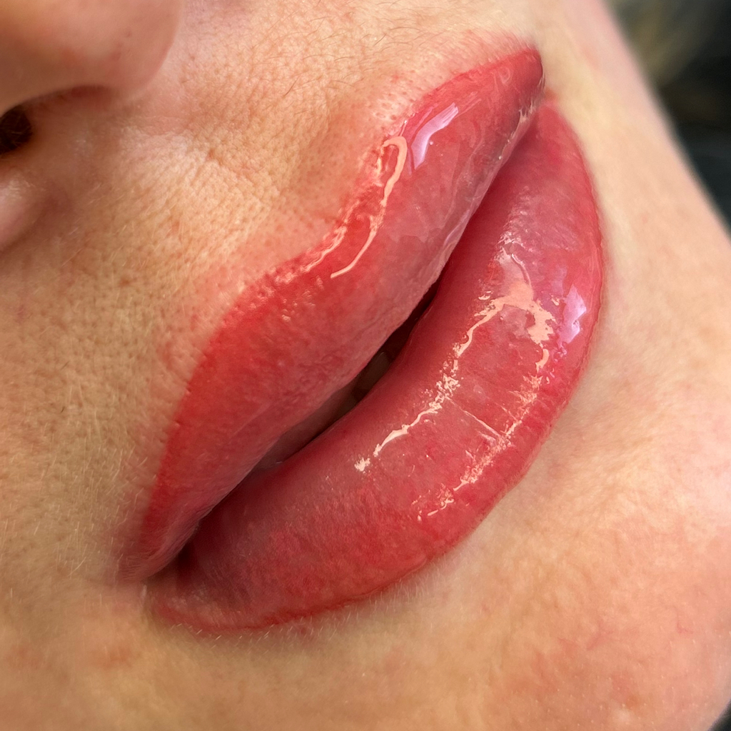 Перманентный макияж губ