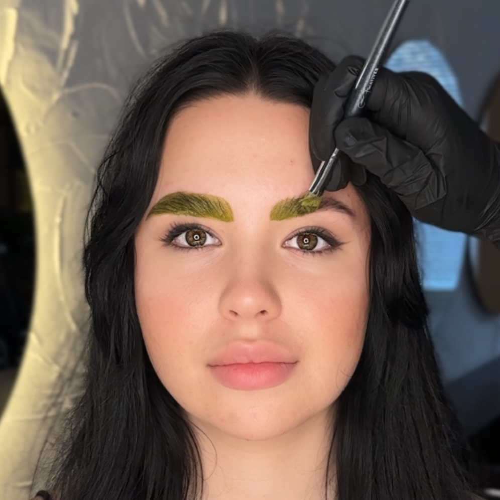 Уход ORGANIC BROW с коррекцией и окрашиванием (при необходимости)