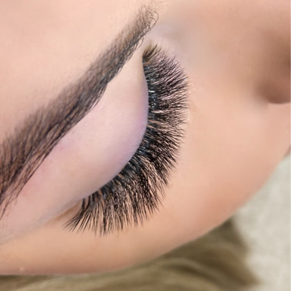 Наращивание ресниц 4д-6Д