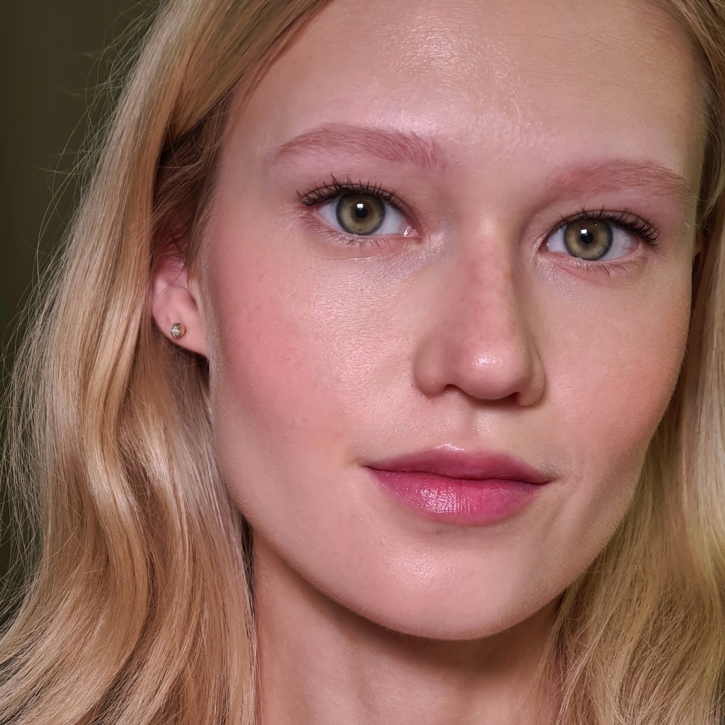 Осветление/обесцвечивание бровей