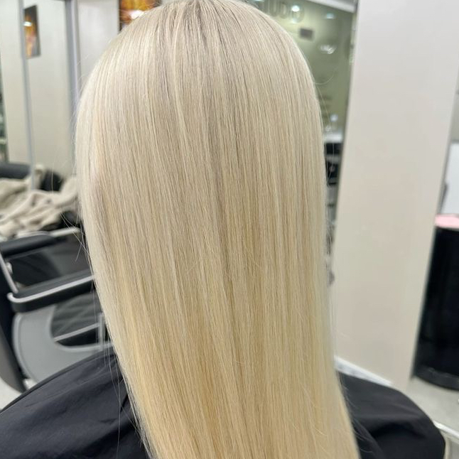 Total Blond (корни до 3 см) длинные волосы