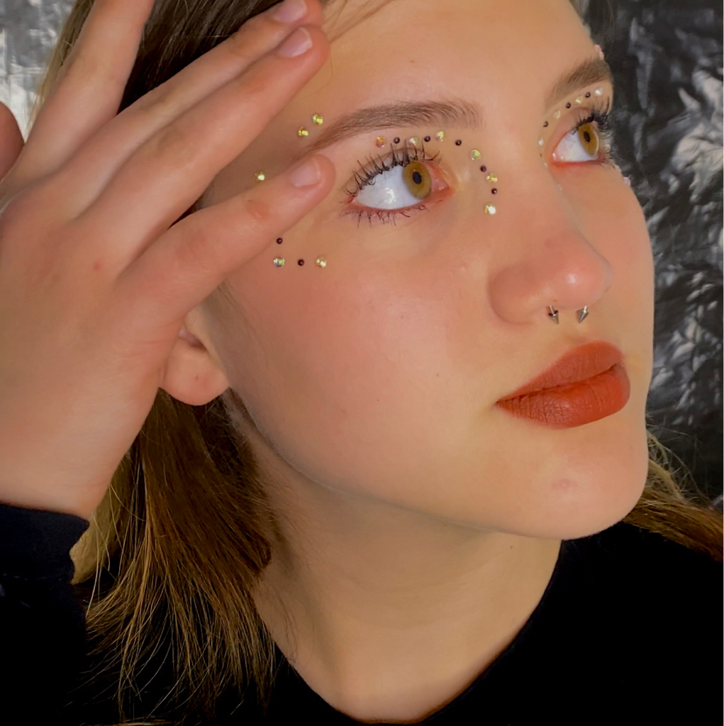 Коррекция бровей