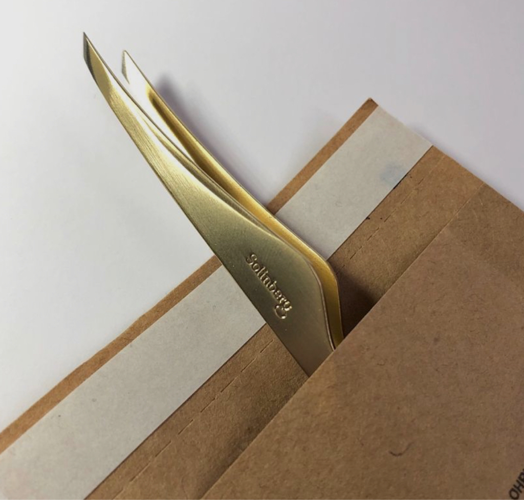 Коррекция бровей (пинцет+воск)