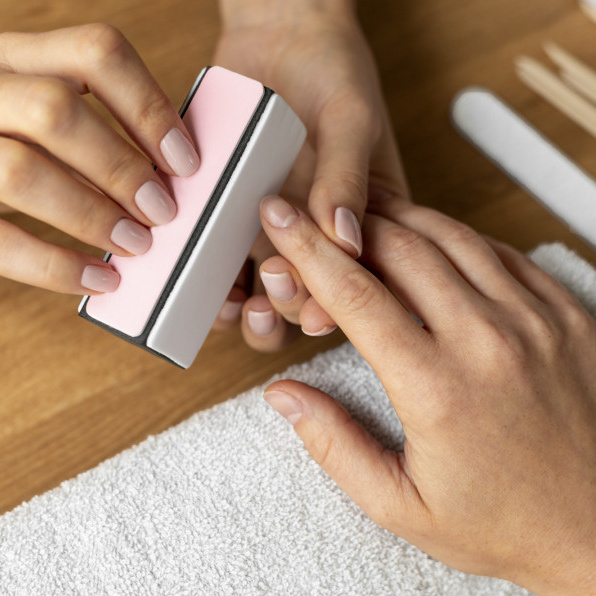 Пилочный маникюр