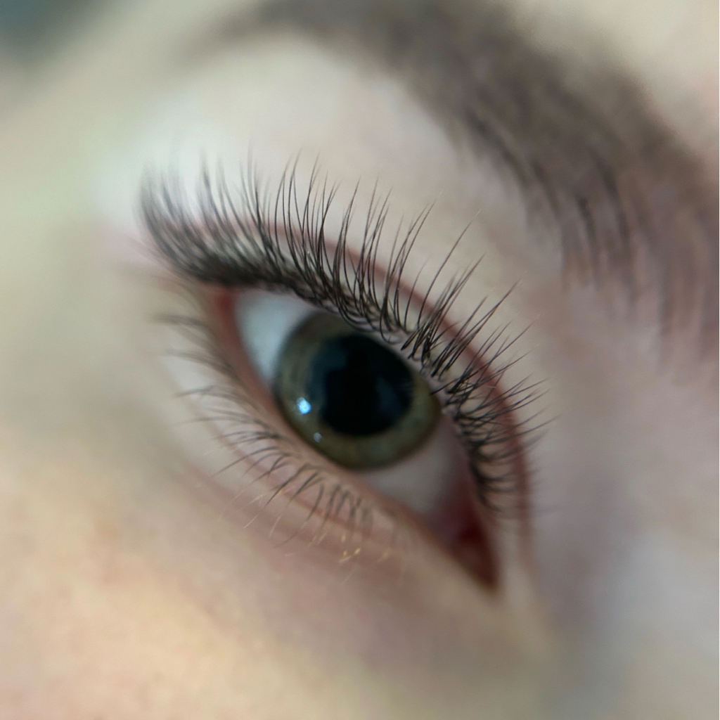 Классическое наращивание ресниц