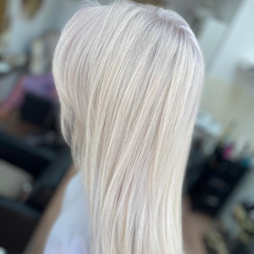 Тотал-блонд Средняя длина волос Категория мастер