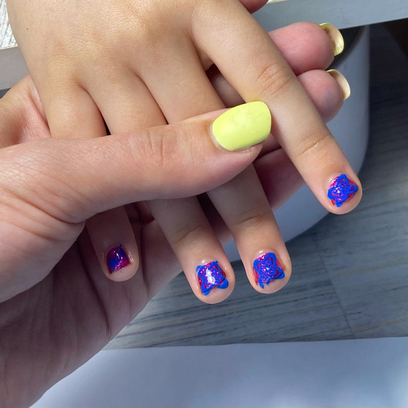 Детский маникюр