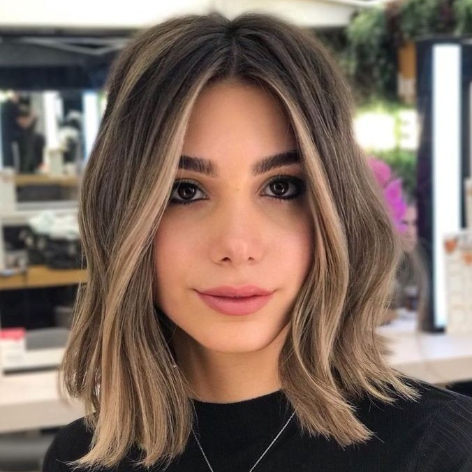 Стрижка женская (волосы средней длины)