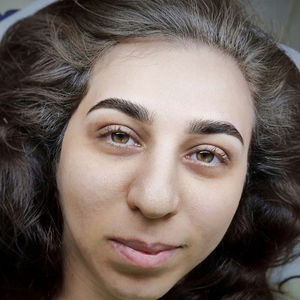 Оформление бровей хной