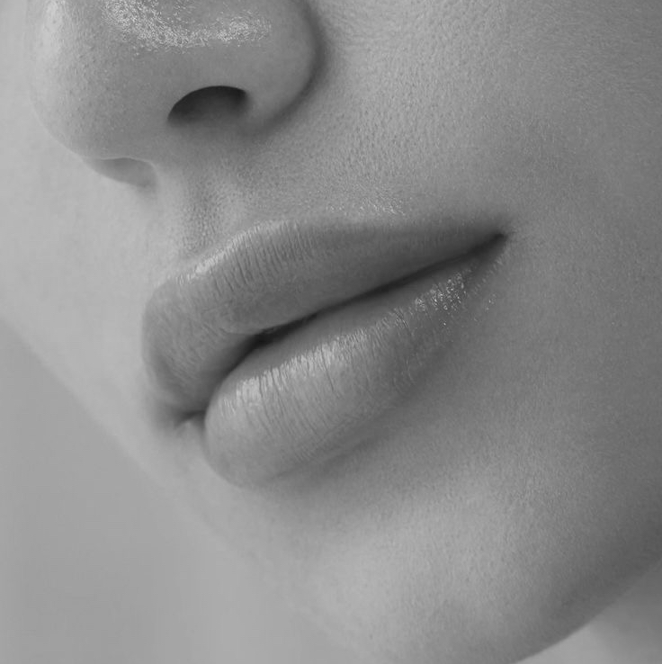 Удалить усики воском