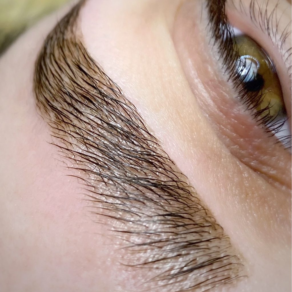 Долговременная укладка + коррекция + окрашивание бровей